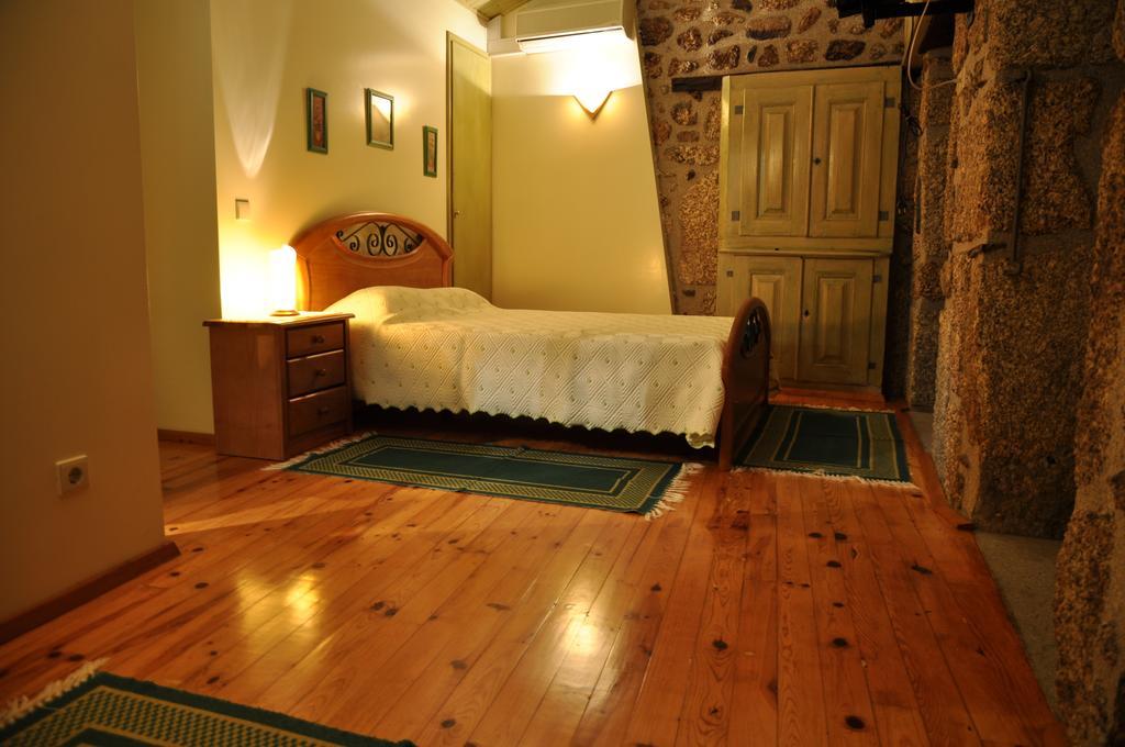 Casa Do Meio Da Vila Loriga Phòng bức ảnh